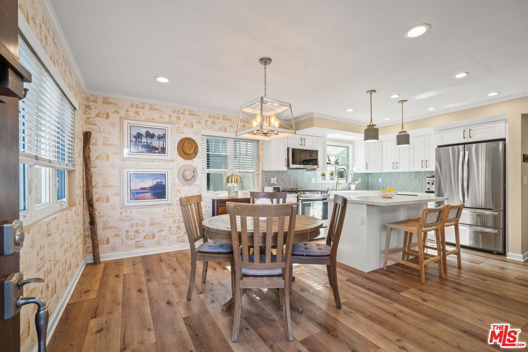 359 Termino Ave