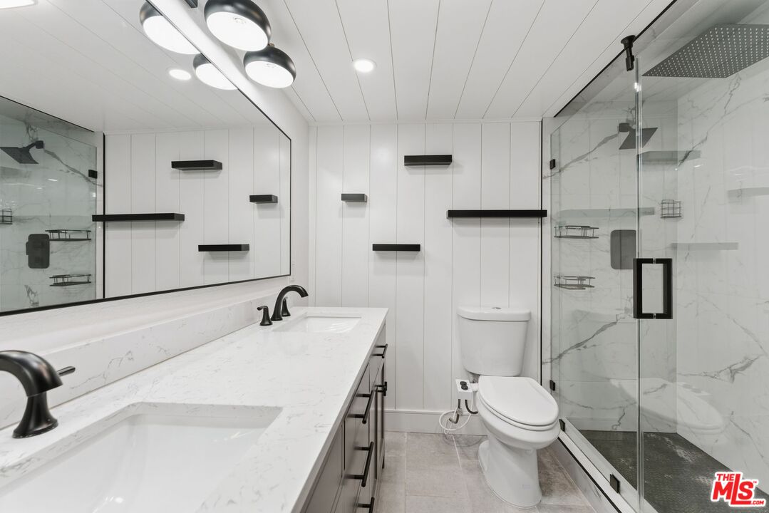 1160 Granville Ave Unit: 104