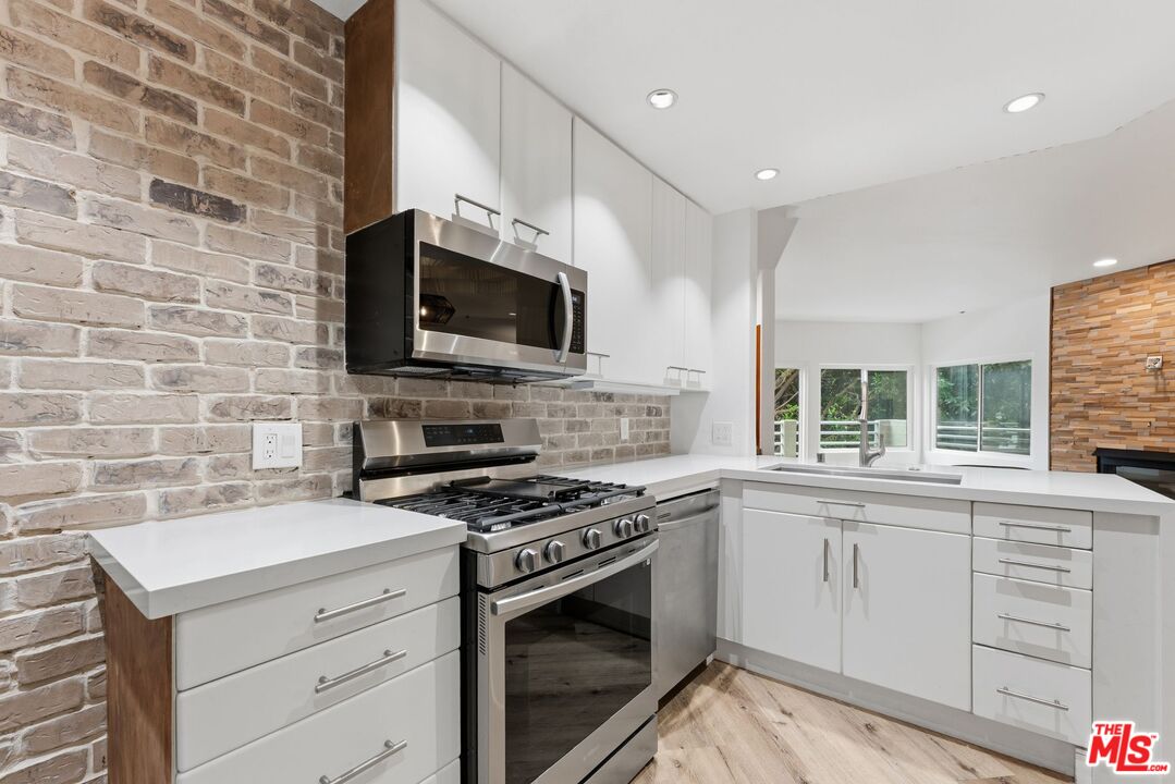 1160 Granville Ave Unit: 104