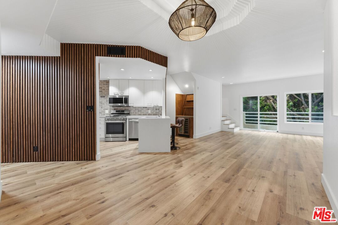 1160 Granville Ave Unit: 104