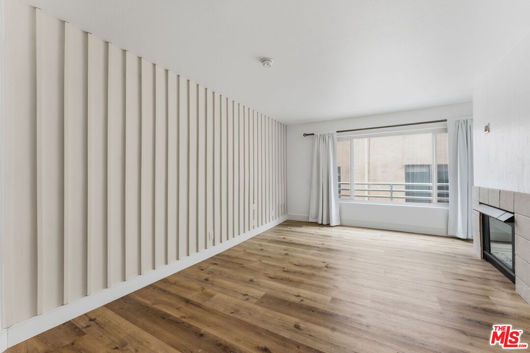 1160 Granville Ave Unit: 104