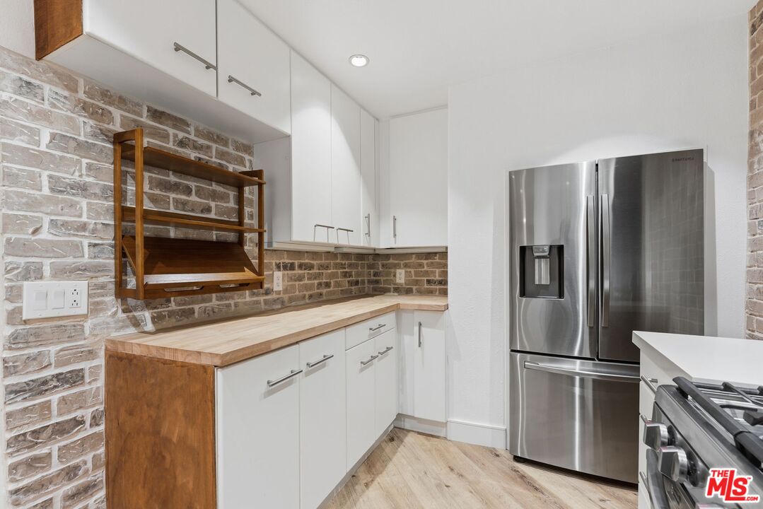 1160 Granville Ave Unit: 104