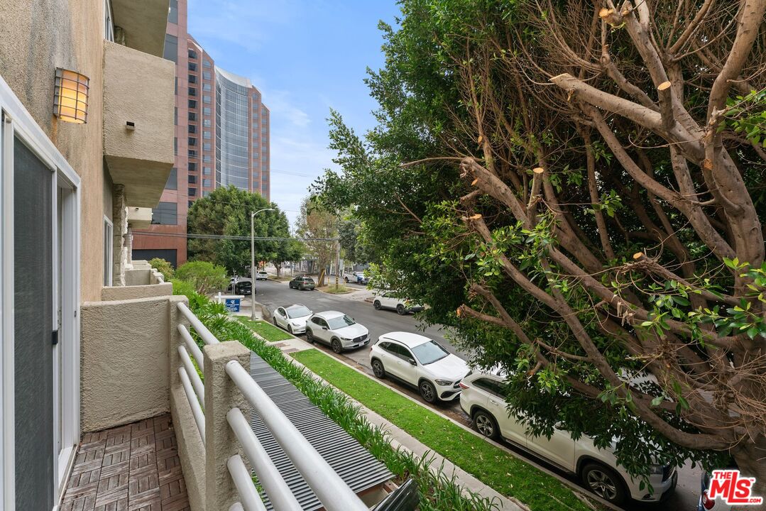 1160 Granville Ave Unit: 104