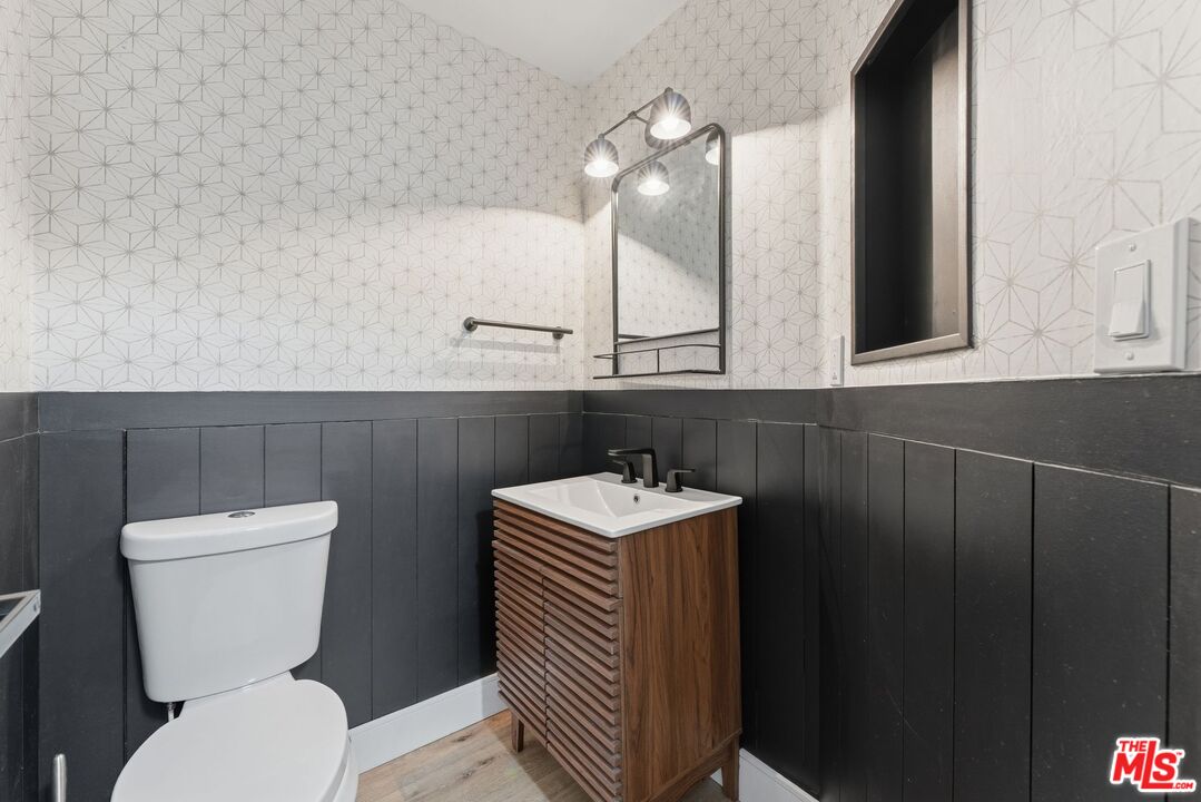 1160 Granville Ave Unit: 104