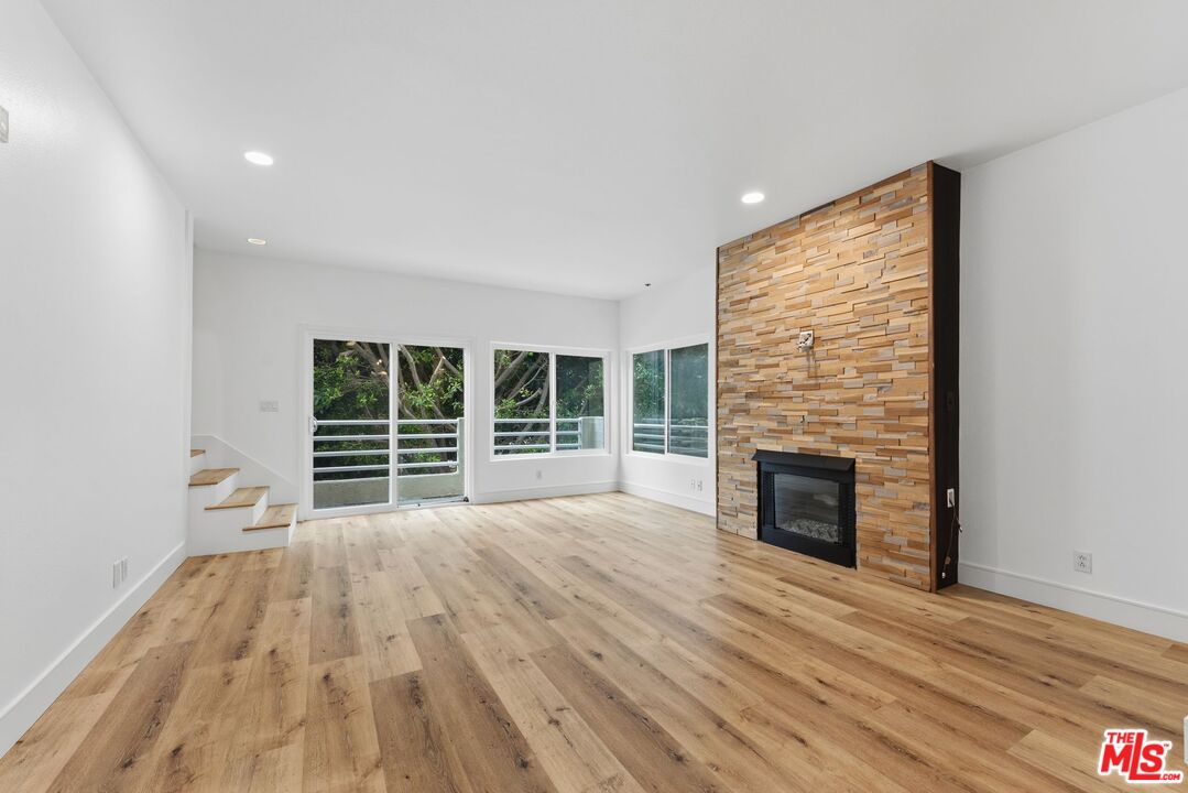 1160 Granville Ave Unit: 104