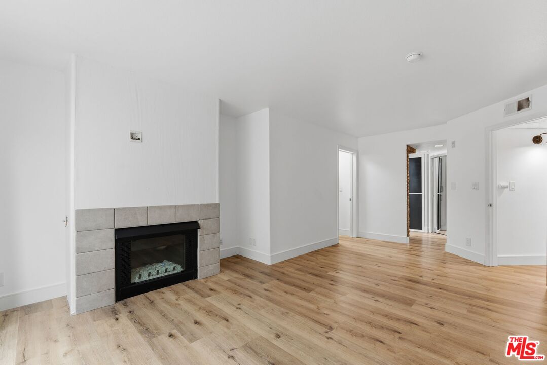 1160 Granville Ave Unit: 104