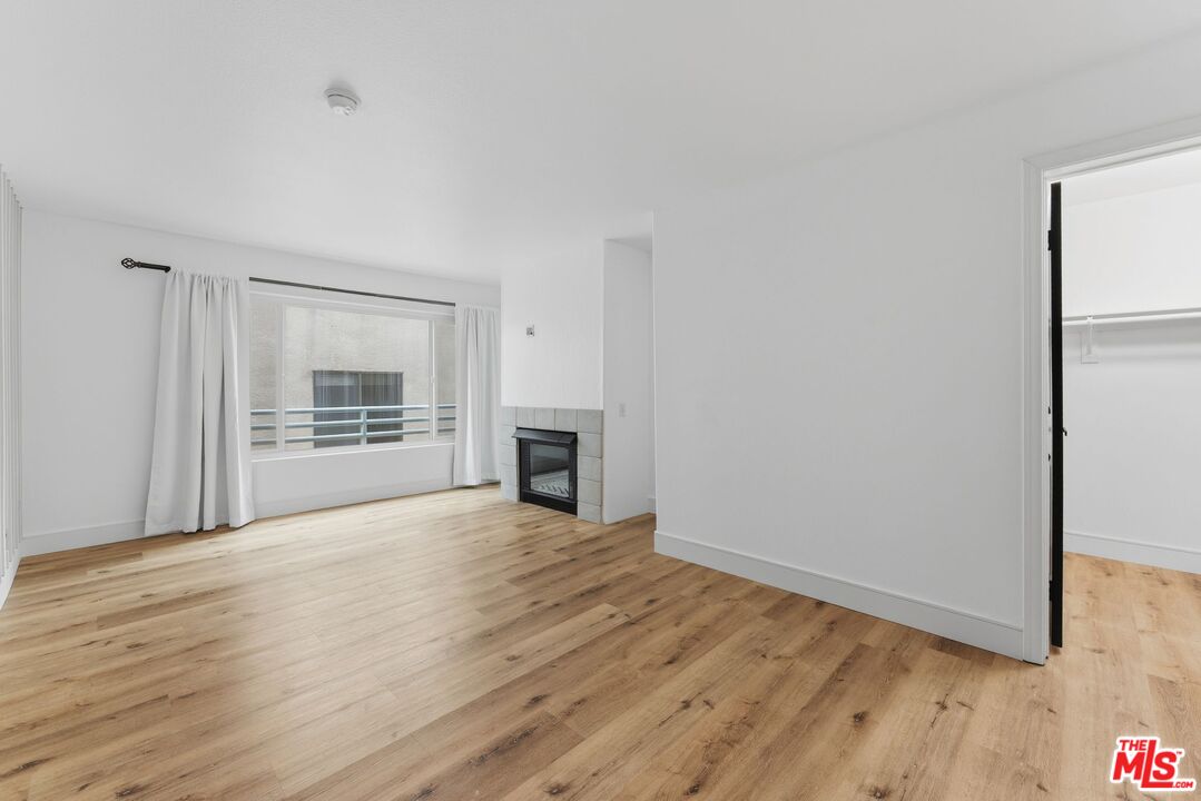 1160 Granville Ave Unit: 104