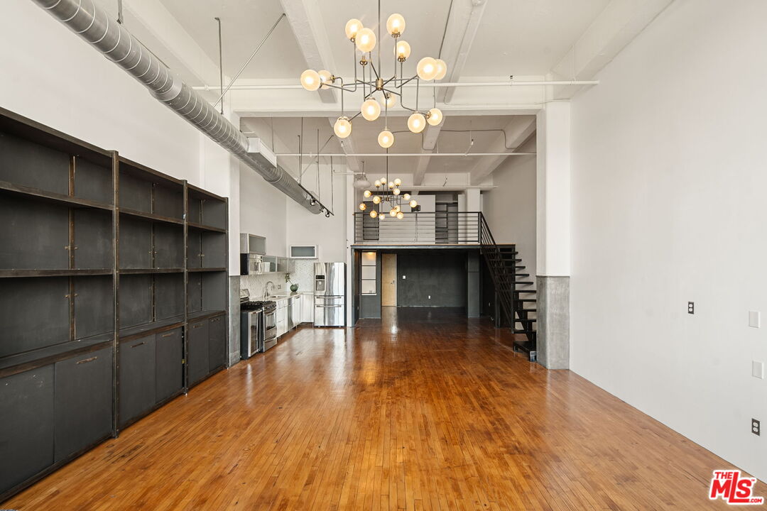 1850 Industrial St Unit: 305