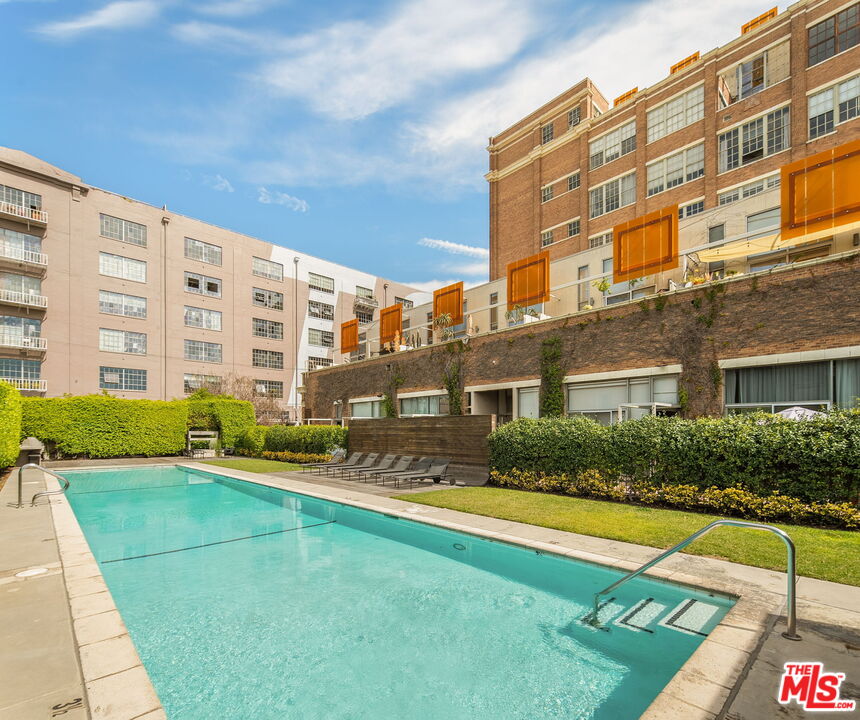 1850 Industrial St Unit: 305