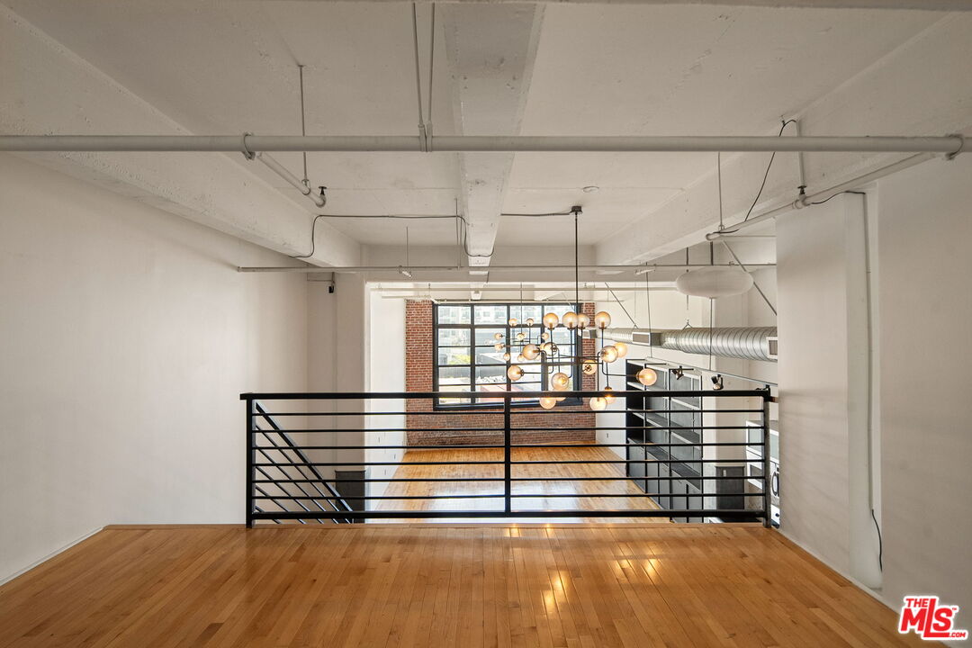 1850 Industrial St Unit: 305