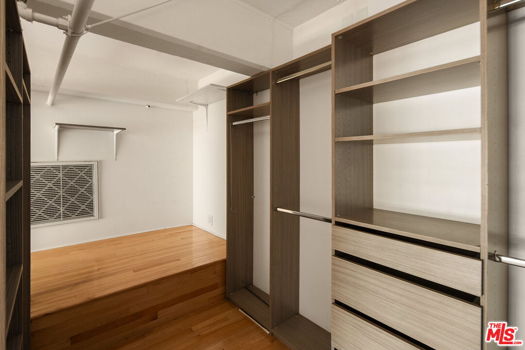 1850 Industrial St Unit: 305