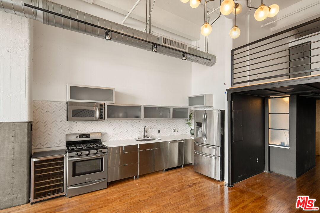 1850 Industrial St Unit: 305