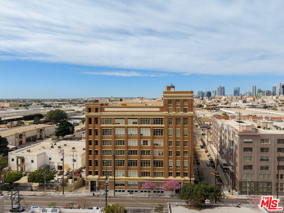 1850 Industrial St Unit: 305