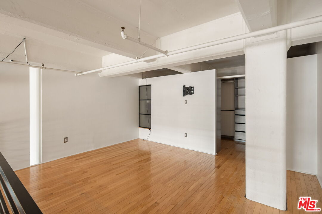 1850 Industrial St Unit: 305