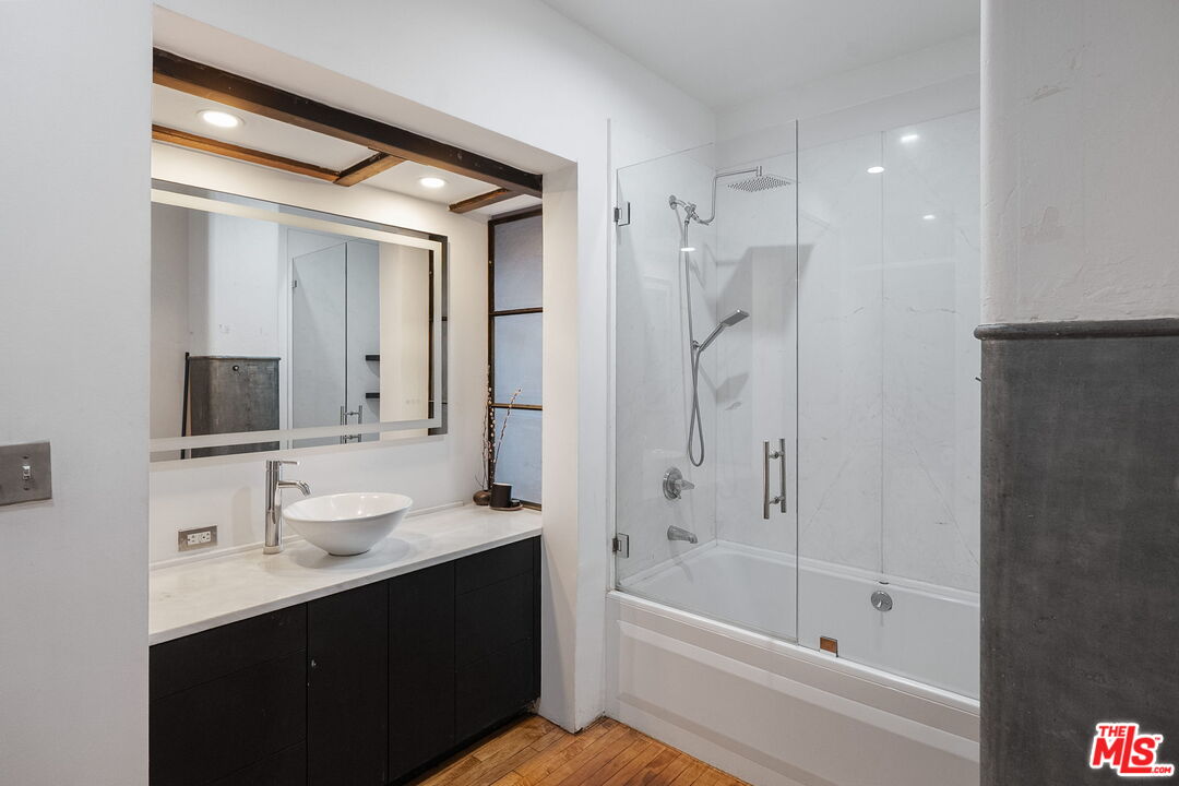 1850 Industrial St Unit: 305