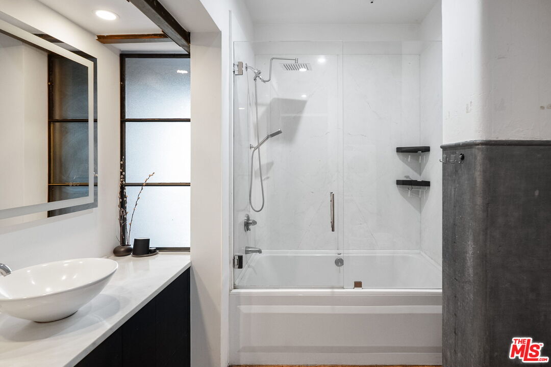 1850 Industrial St Unit: 305