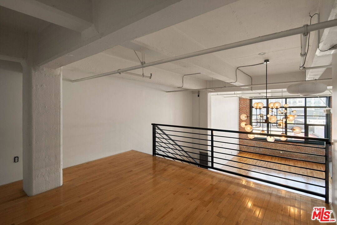 1850 Industrial St Unit: 305