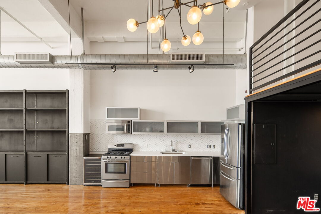 1850 Industrial St Unit: 305