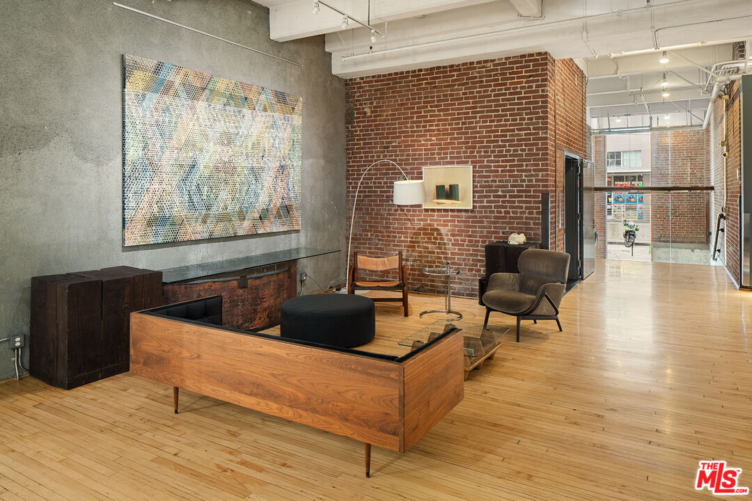 1850 Industrial St Unit: 305