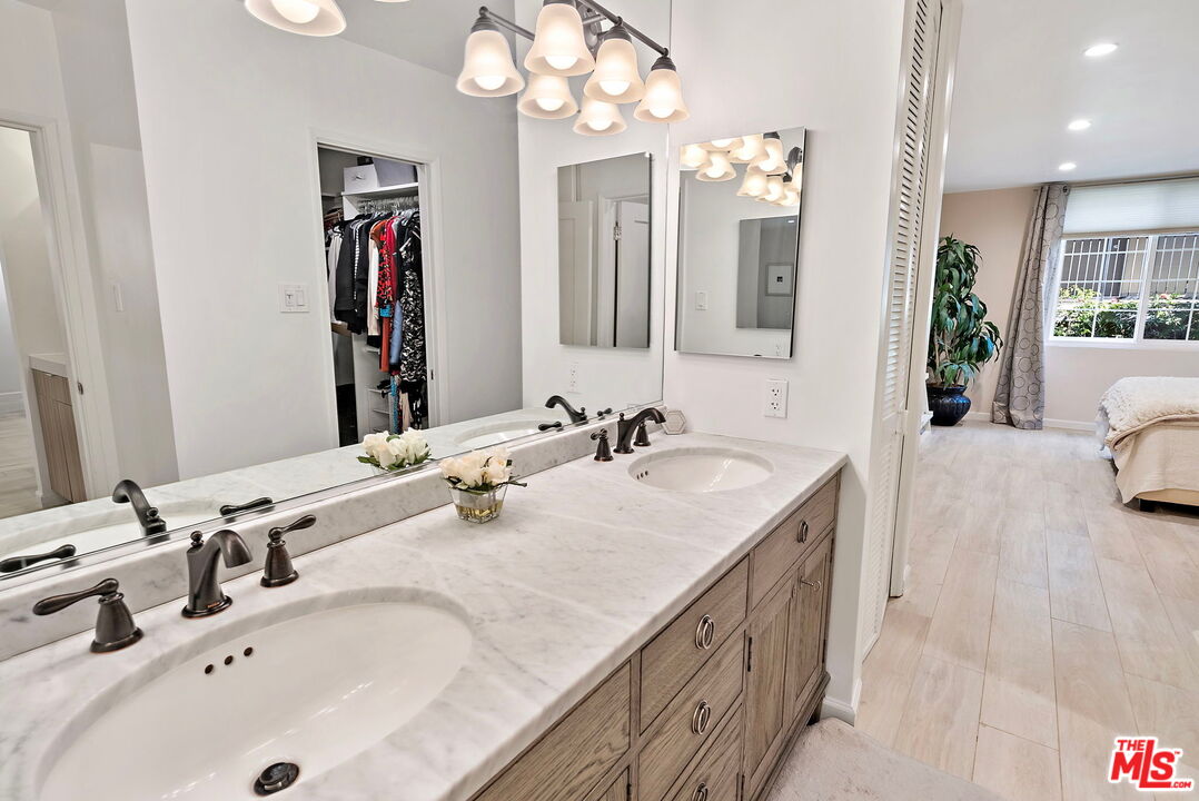 838 S Barrington Ave Unit: 203