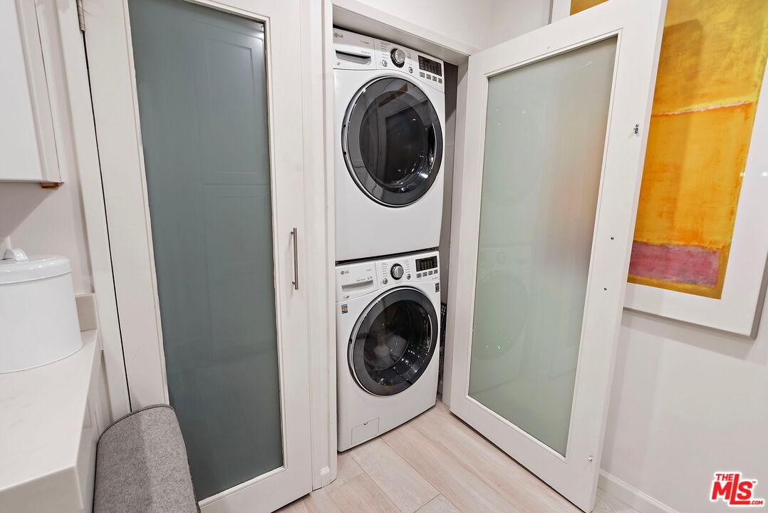 838 S Barrington Ave Unit: 203