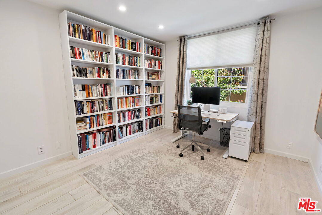 838 S Barrington Ave Unit: 203