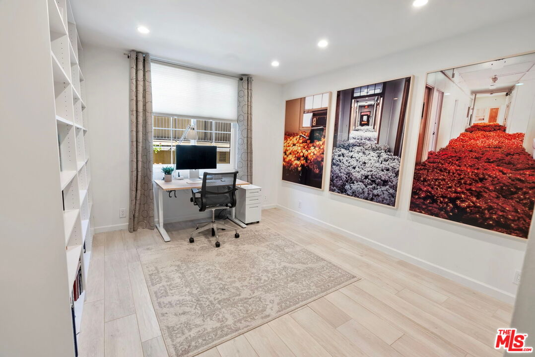 838 S Barrington Ave Unit: 203