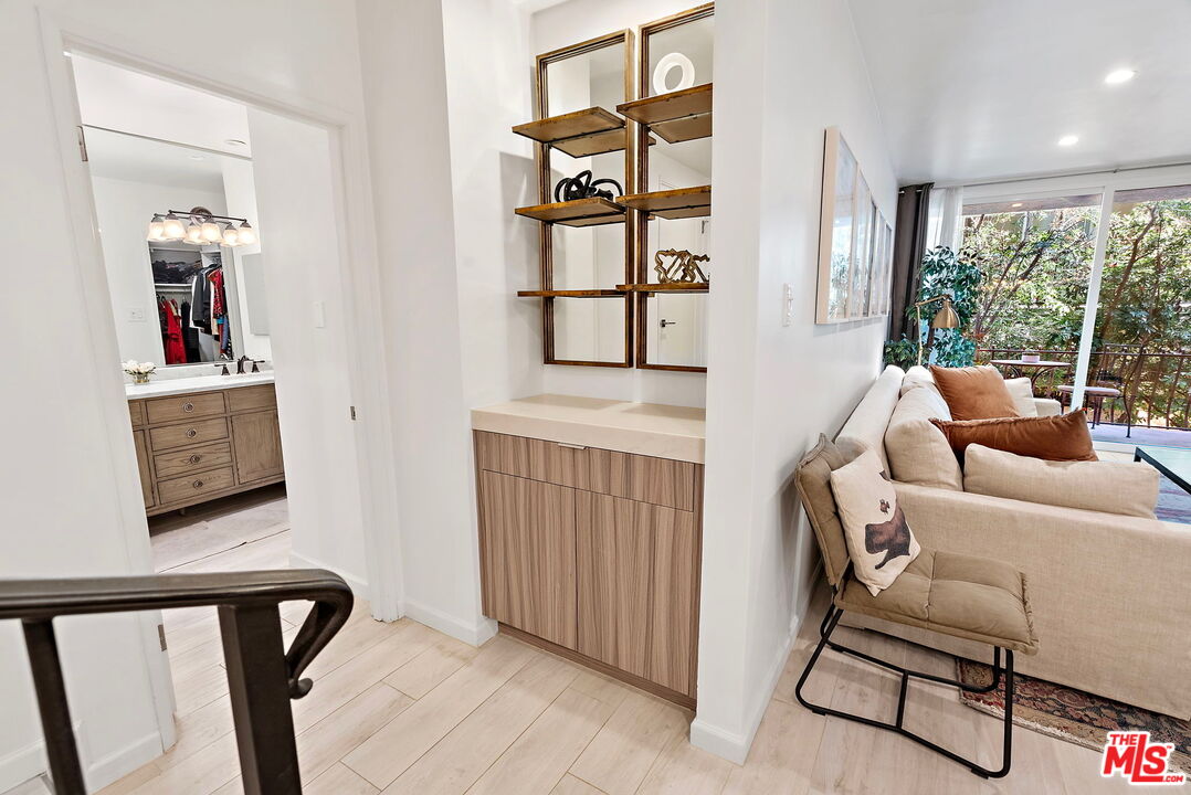 838 S Barrington Ave Unit: 203