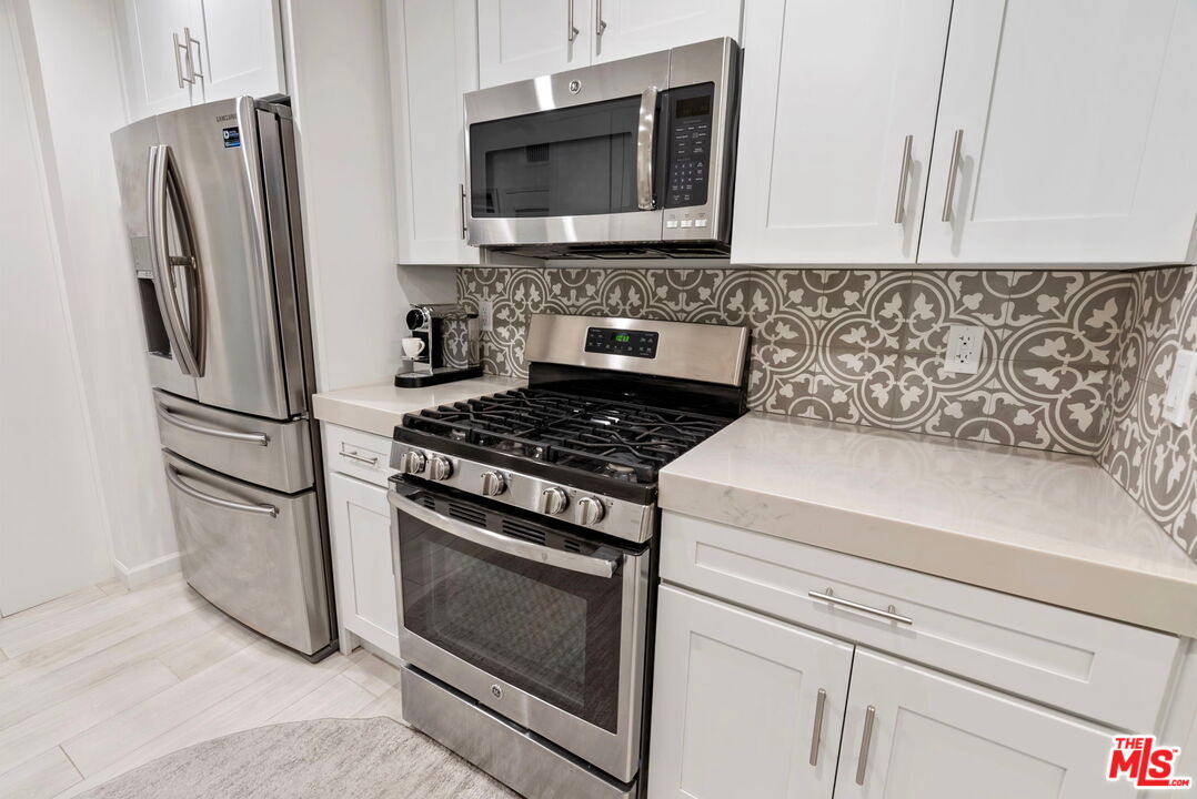 838 S Barrington Ave Unit: 203