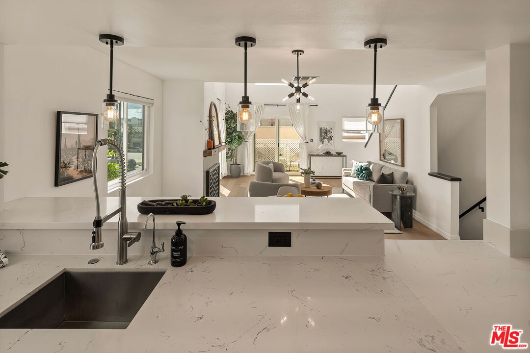 3439 Keystone Ave Unit: 1