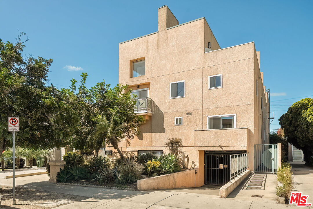 3439 Keystone Ave Unit: 1