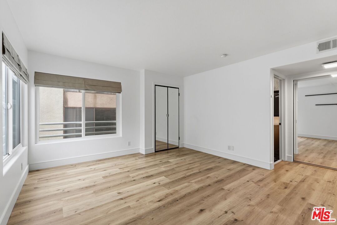 1160 Granville Ave Unit: 104
