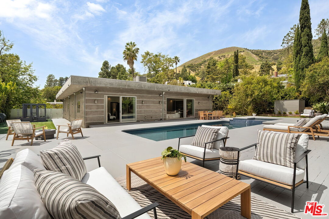 3238 Canyon Lake Dr
