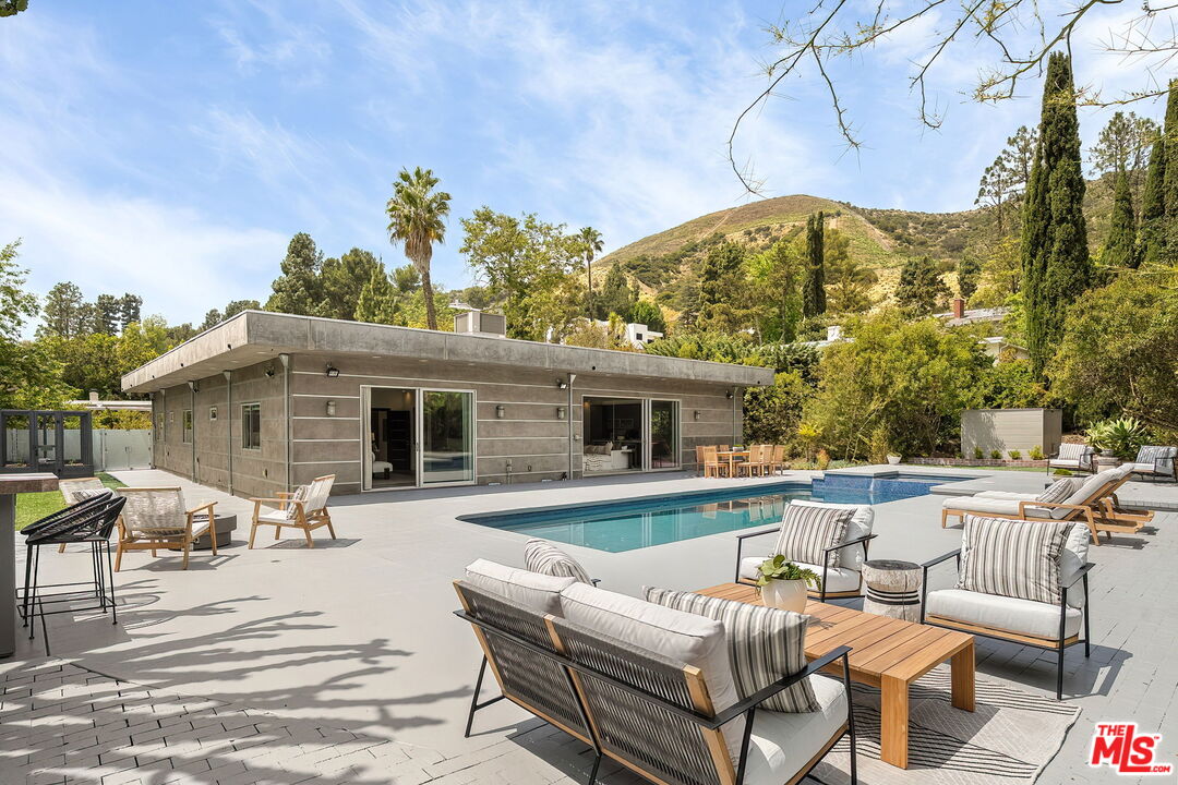 3238 Canyon Lake Dr