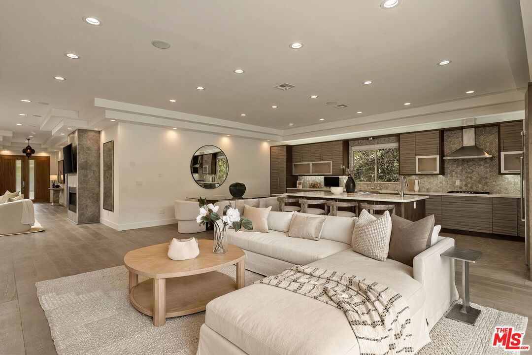 3238 Canyon Lake Dr