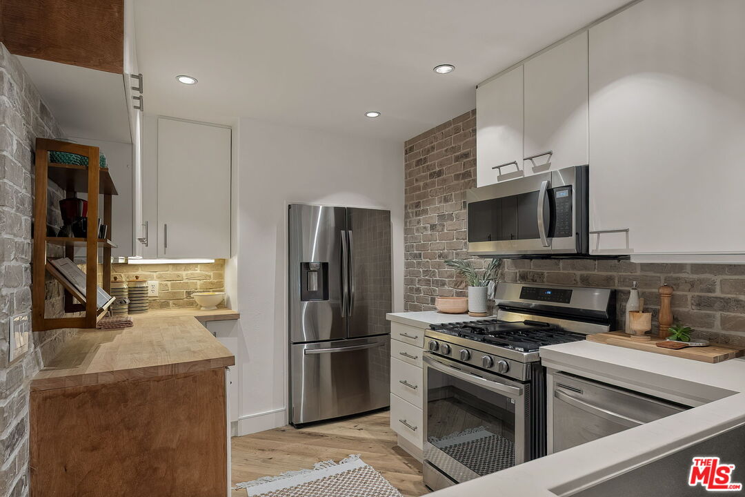 1160 Granville Ave Unit: 104