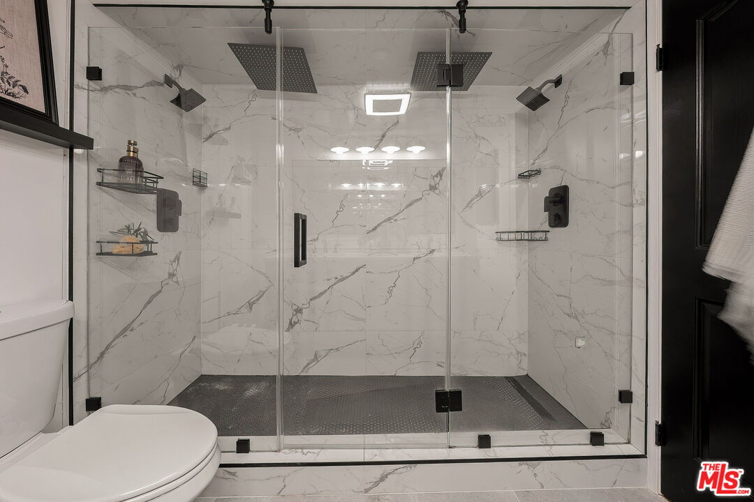 1160 Granville Ave Unit: 104