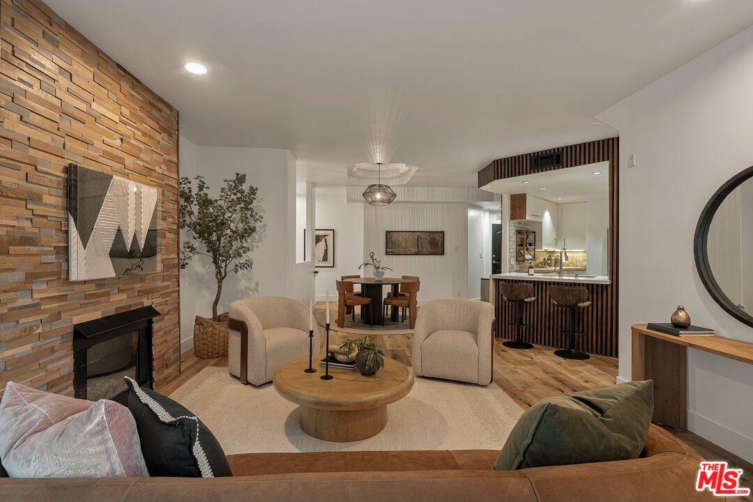 1160 Granville Ave Unit: 104