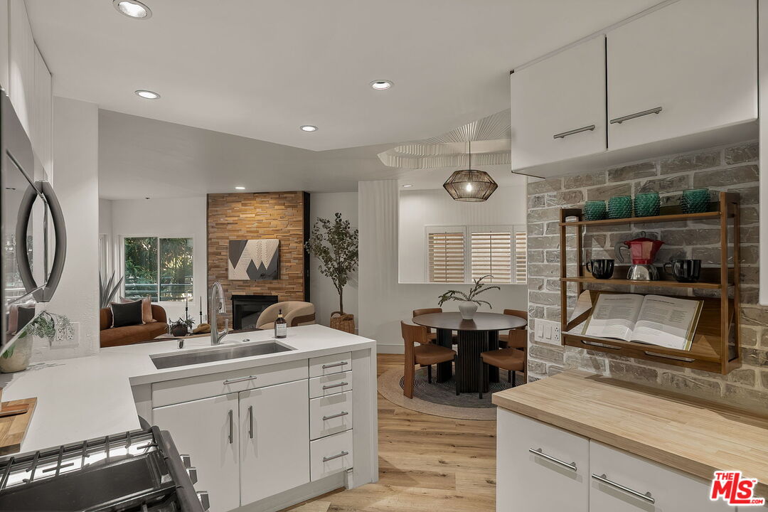 1160 Granville Ave Unit: 104
