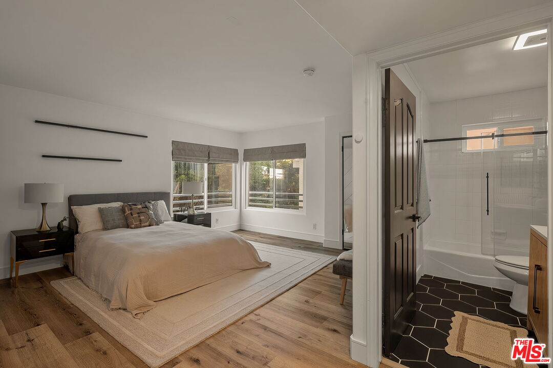 1160 Granville Ave Unit: 104