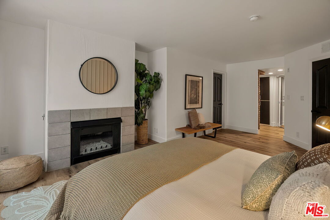 1160 Granville Ave Unit: 104