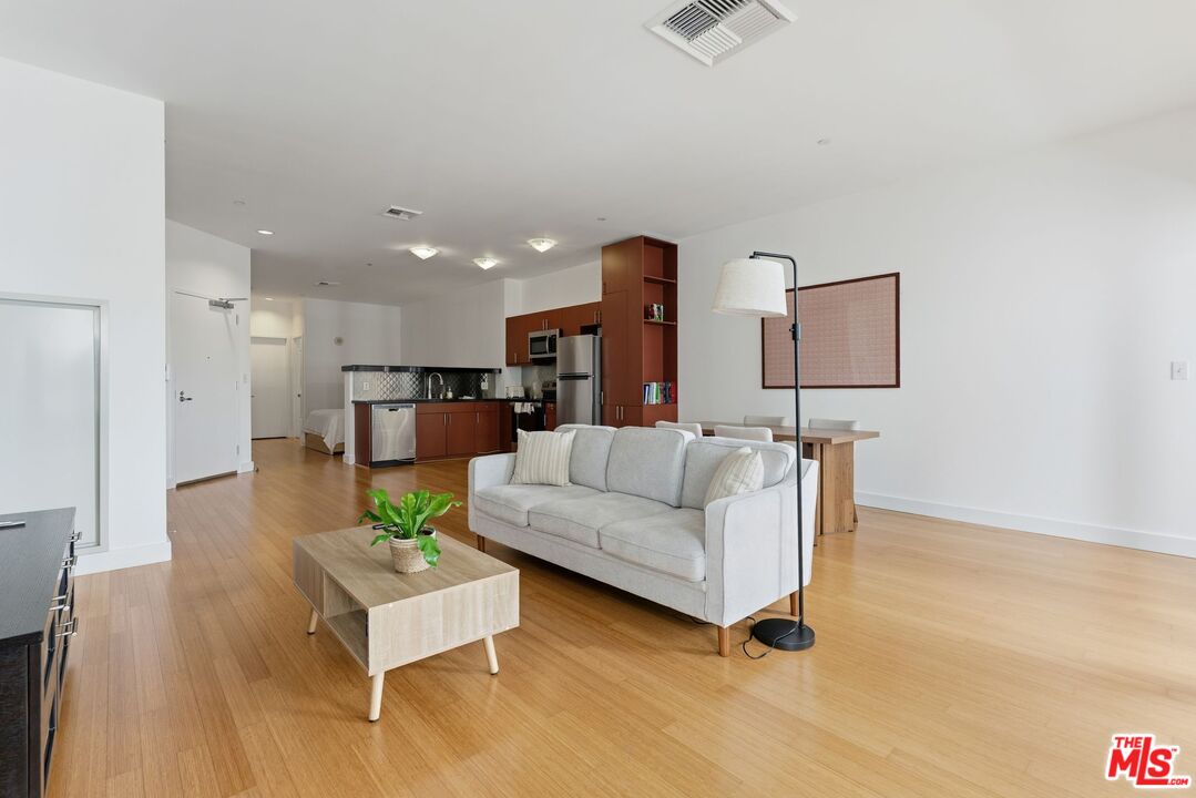 3810 Wilshire Blvd Unit: 602
