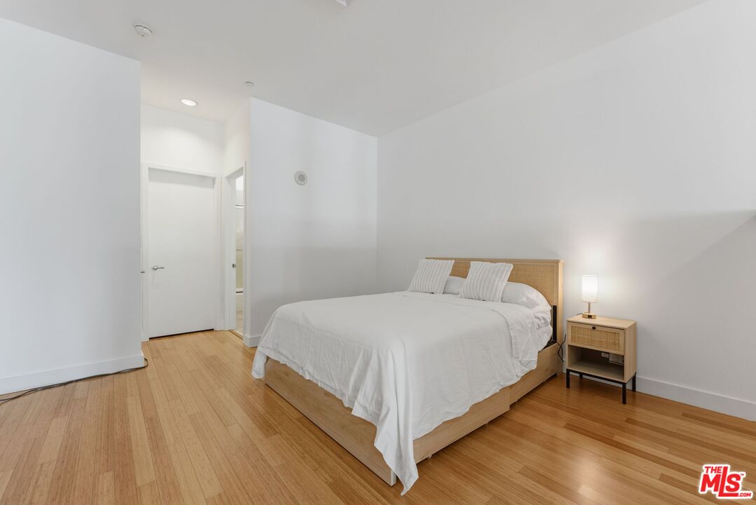 3810 Wilshire Blvd Unit: 602