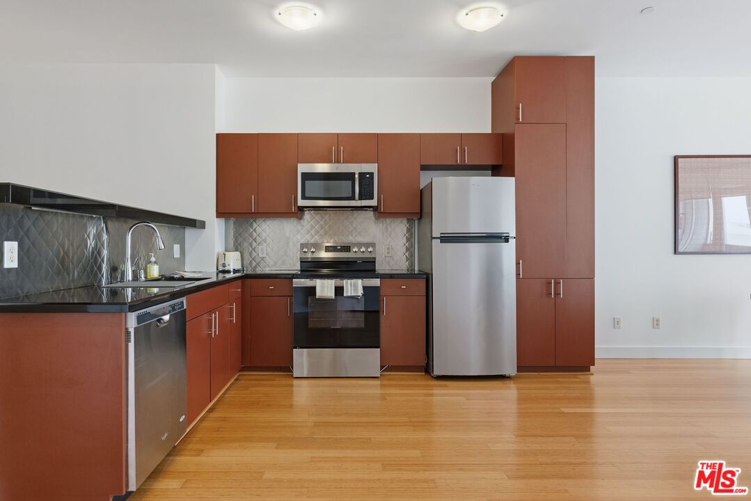 3810 Wilshire Blvd Unit: 602