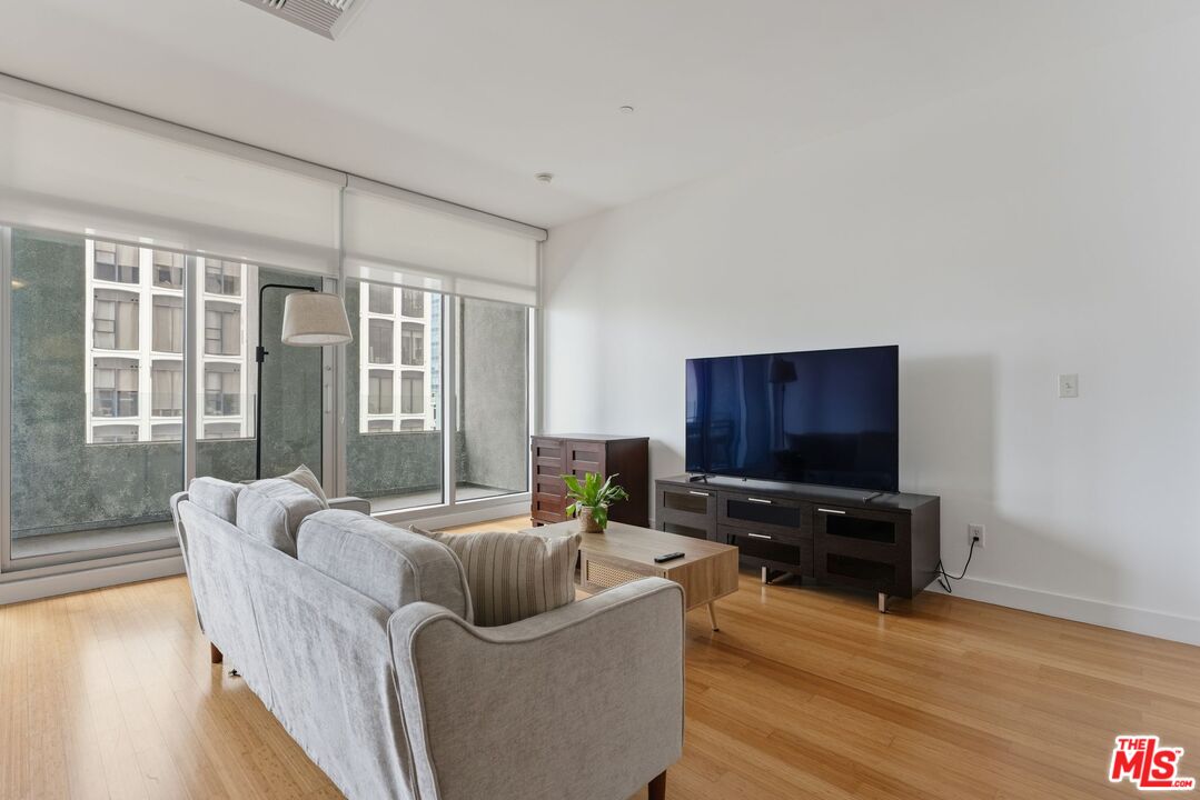 3810 Wilshire Blvd Unit: 602
