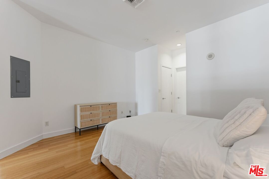 3810 Wilshire Blvd Unit: 602
