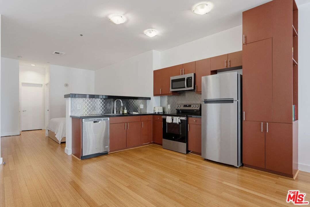 3810 Wilshire Blvd Unit: 602