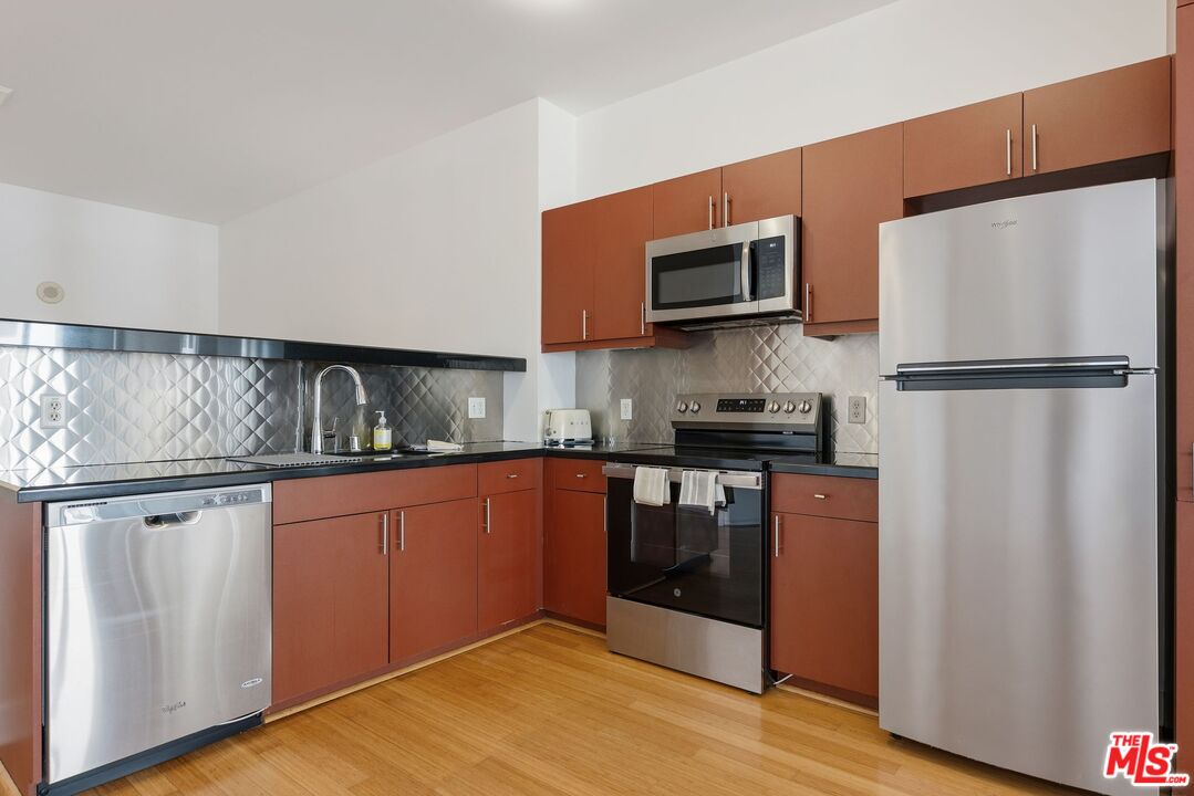 3810 Wilshire Blvd Unit: 602