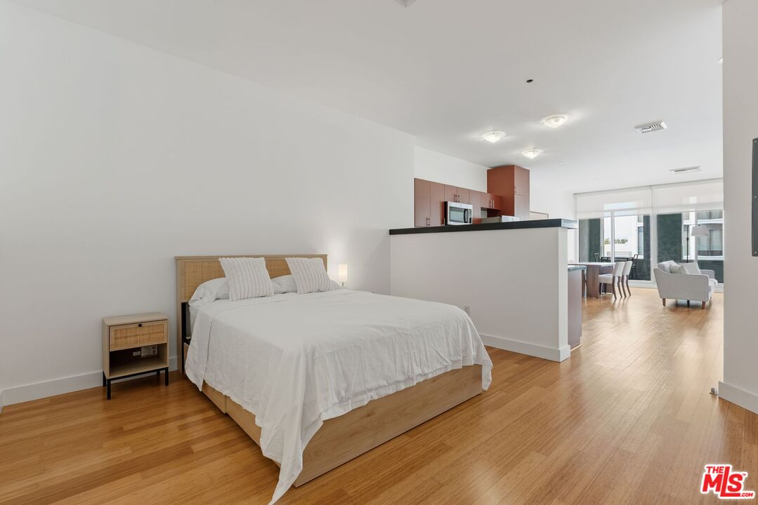 3810 Wilshire Blvd Unit: 602