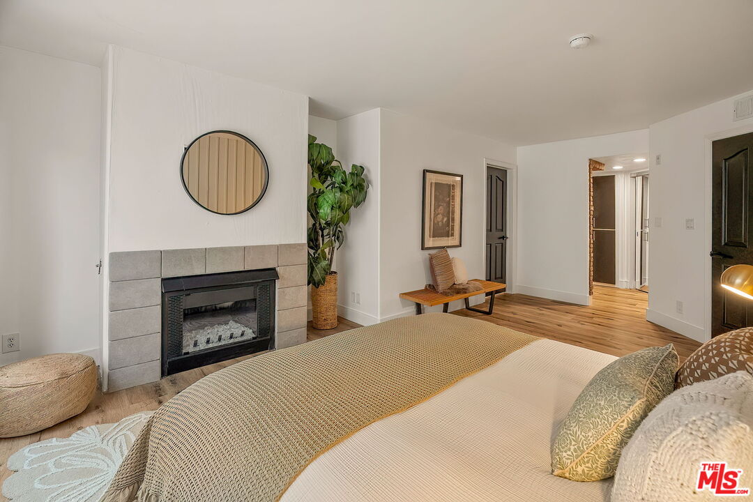 1160 Granville Ave Unit: 104